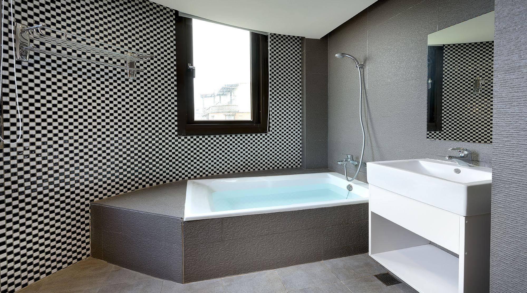 In99 Hotel Jincheng Exterior photo
